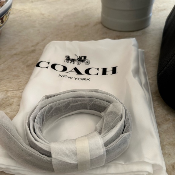 Cary Pebble Leather Crossbody Shoulder Bag - Black - Picture 14 of 14